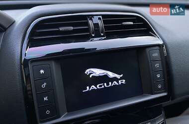 Седан Jaguar XE 2018 в 