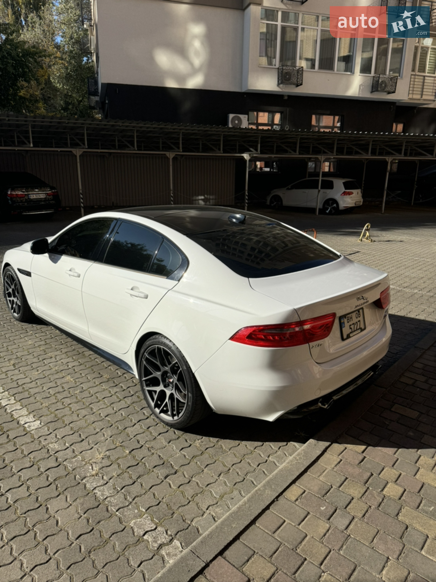 2016 Jaguar XE - мініатюра 4