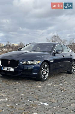 Седан Jaguar XE 2016 в 