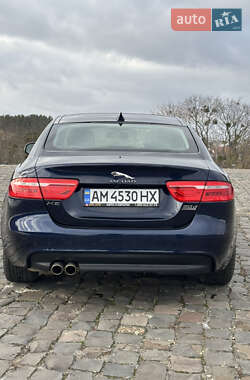 Седан Jaguar XE 2016 в 