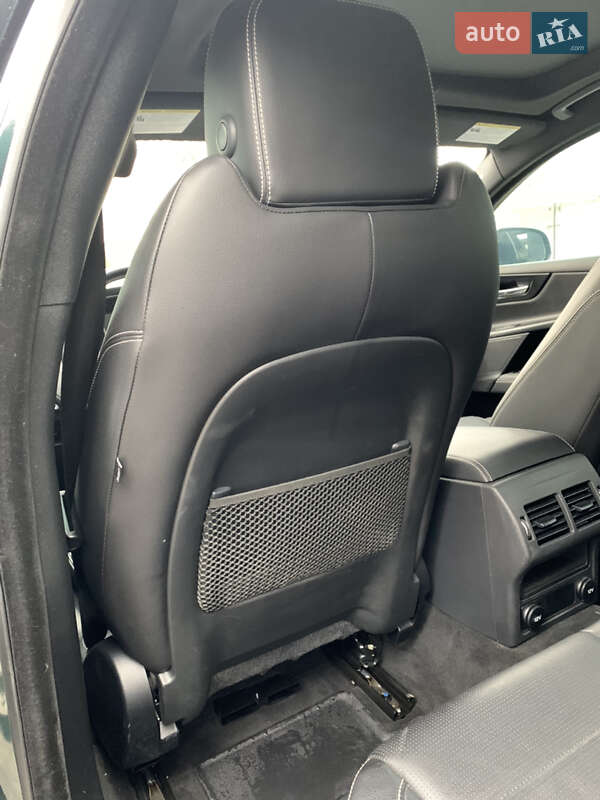 Седан Jaguar XE 2016 в Хмельницькому