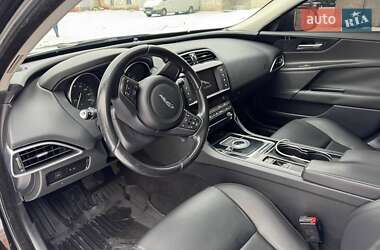 Седан Jaguar XE 2016 в 