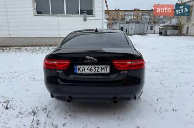 Седан Jaguar XE 2016 в 