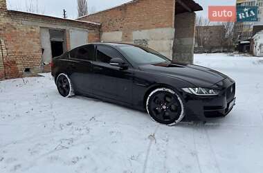Седан Jaguar XE 2016 в 