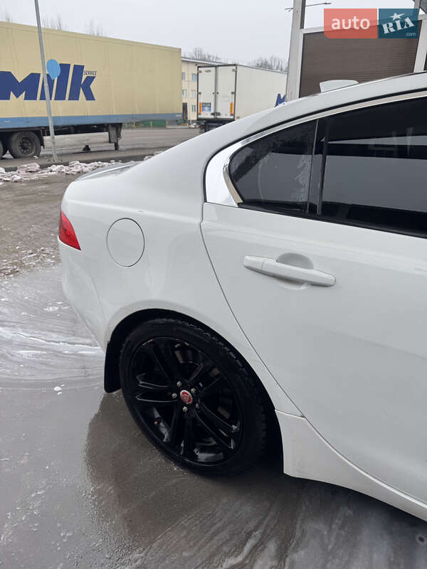 Седан Jaguar XE 2017 в Киеве