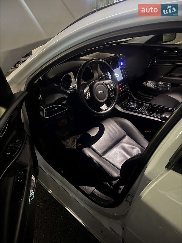 Седан Jaguar XE 2017 в Киеве