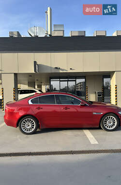 Седан Jaguar XE 2015 в 
