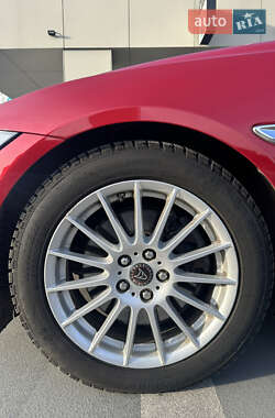 Седан Jaguar XE 2015 в 