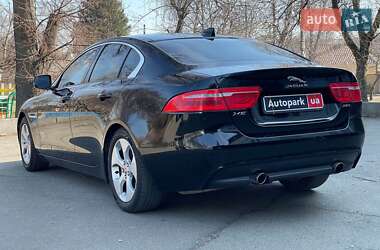 Седан Jaguar XE 2016 в 