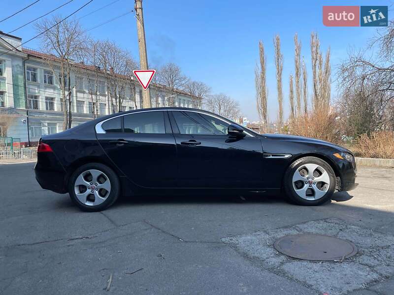 Седан Jaguar XE 2016 в Киеве