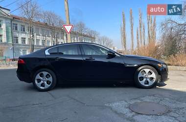 Седан Jaguar XE 2016 в 