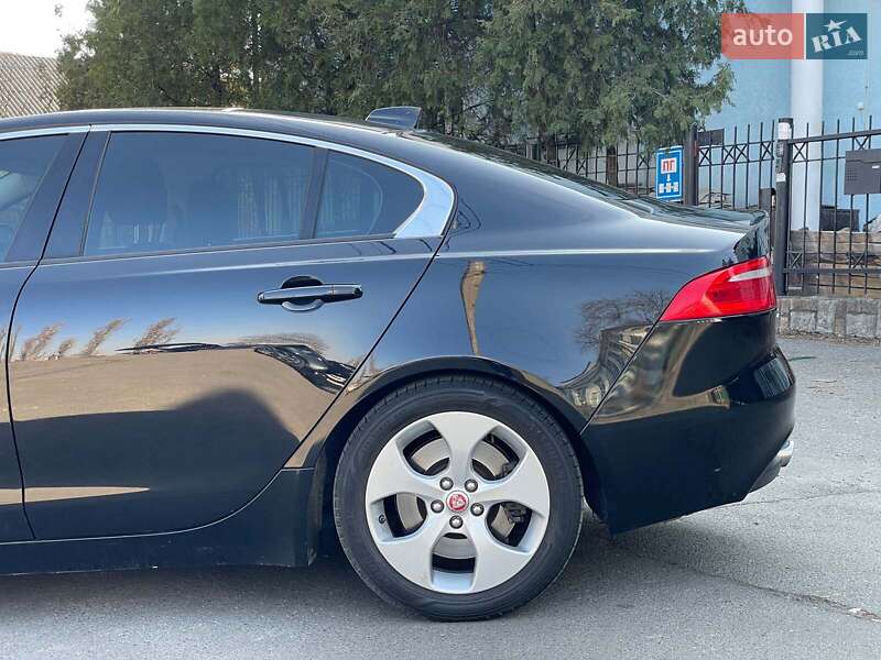 Седан Jaguar XE 2016 в Киеве