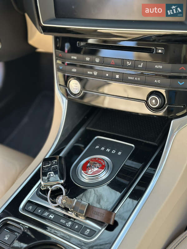 Седан Jaguar XE 2016 в Днепре