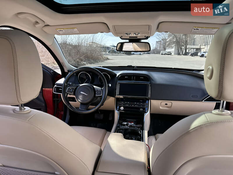 Седан Jaguar XE 2016 в Днепре