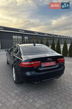 Седан Jaguar XE 2016 в 