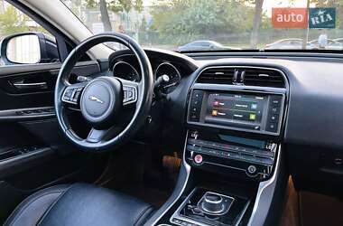 Седан Jaguar XE 2016 в Кривому Розі