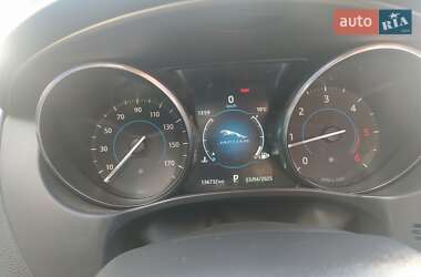 Седан Jaguar XE 2017 в 