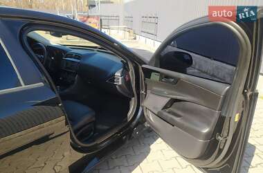 Седан Jaguar XE 2017 в 