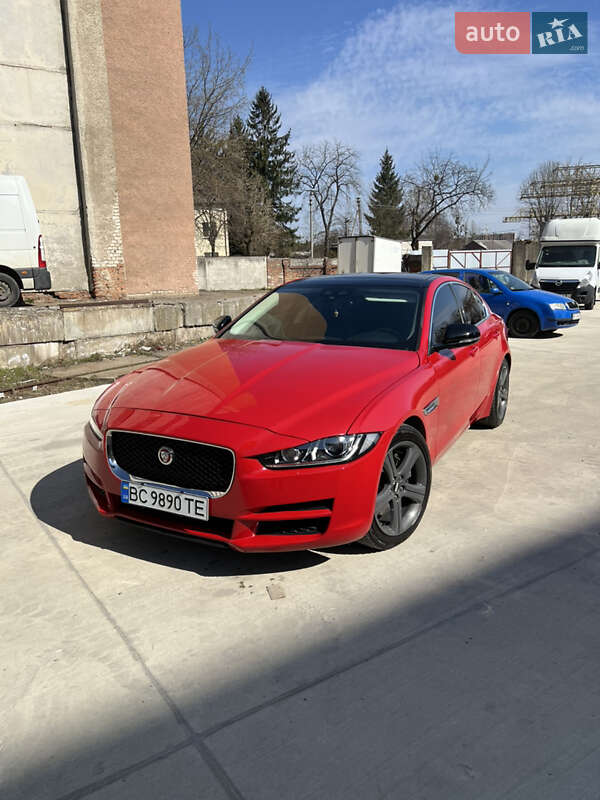 Седан Jaguar XE 2018 в Львове