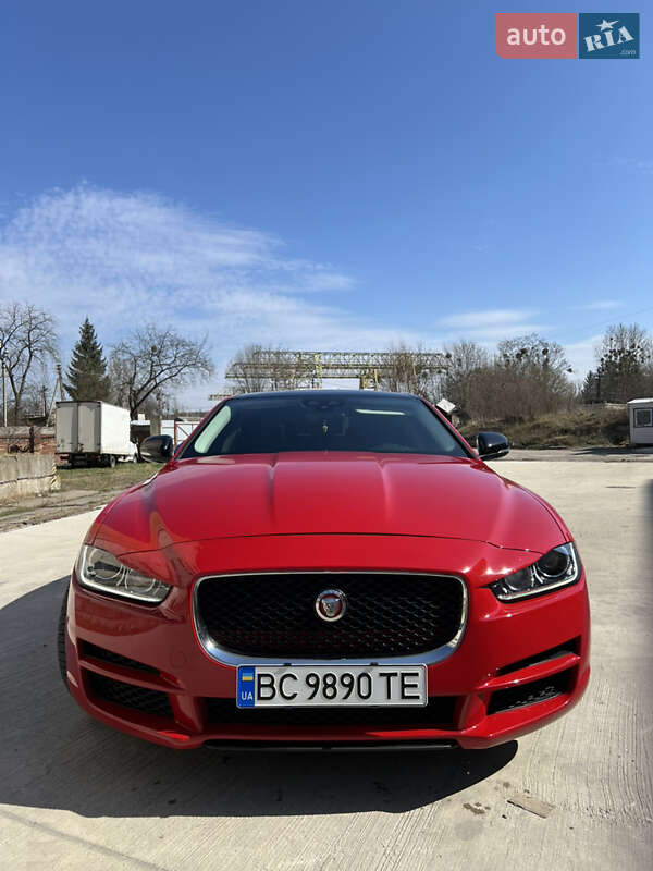 Седан Jaguar XE 2018 в Львове