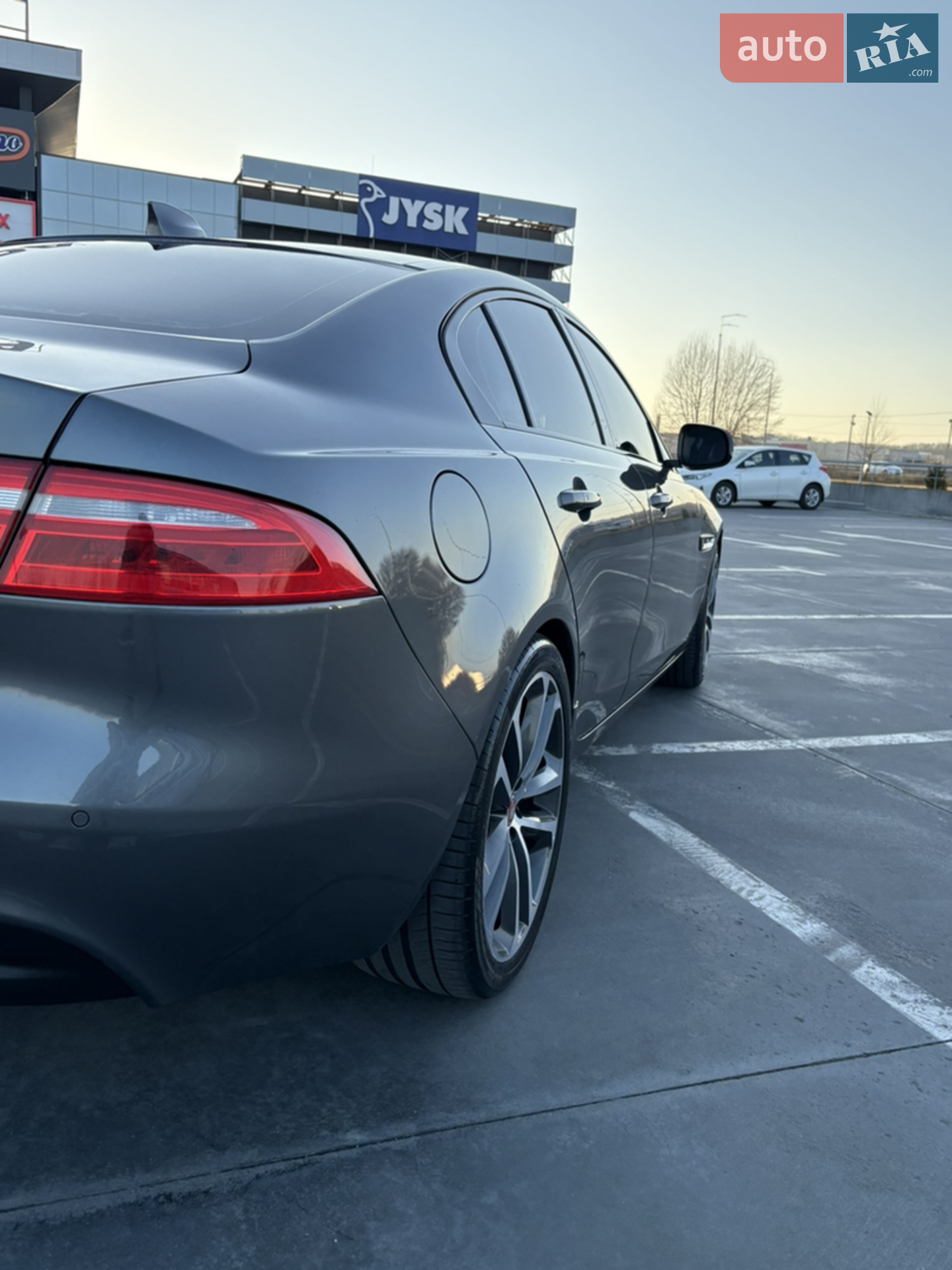 2016 Jaguar XE - мініатюра 6