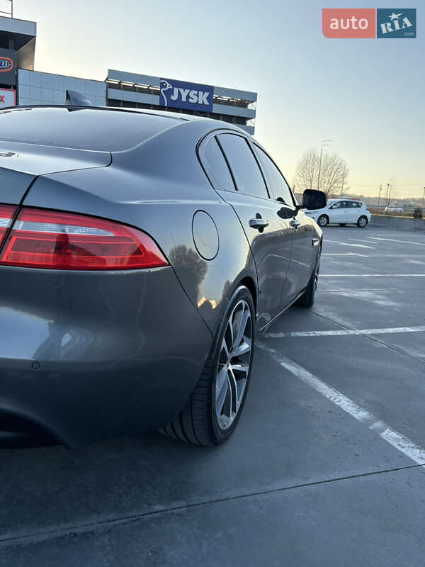 Седан Jaguar XE 2016 в Киеве