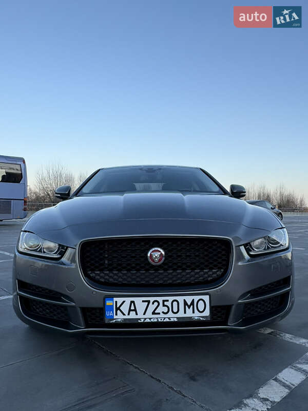 Седан Jaguar XE 2016 в Киеве