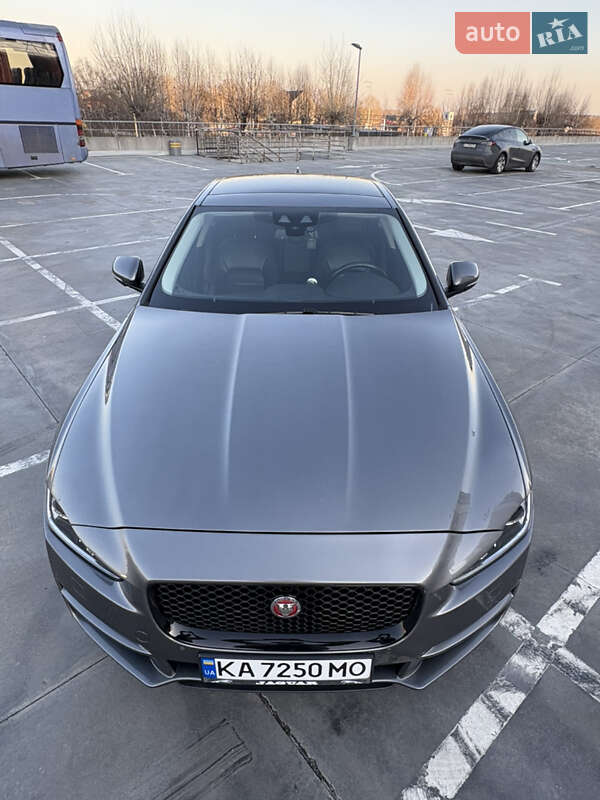 Седан Jaguar XE 2016 в Киеве