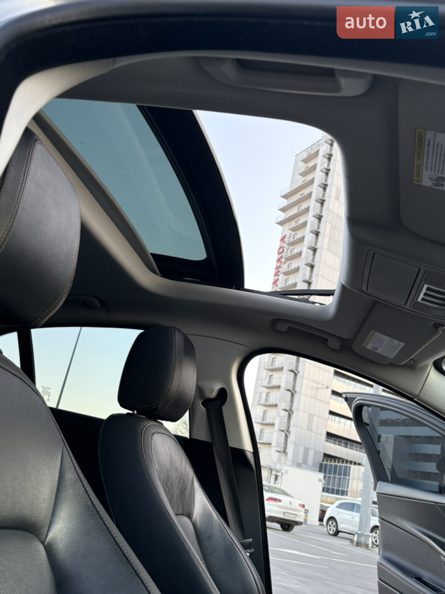 2016 Jaguar XE - мініатюра 28
