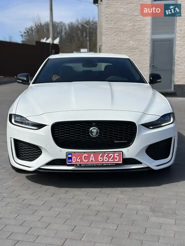 Седан Jaguar XE 2024 в 