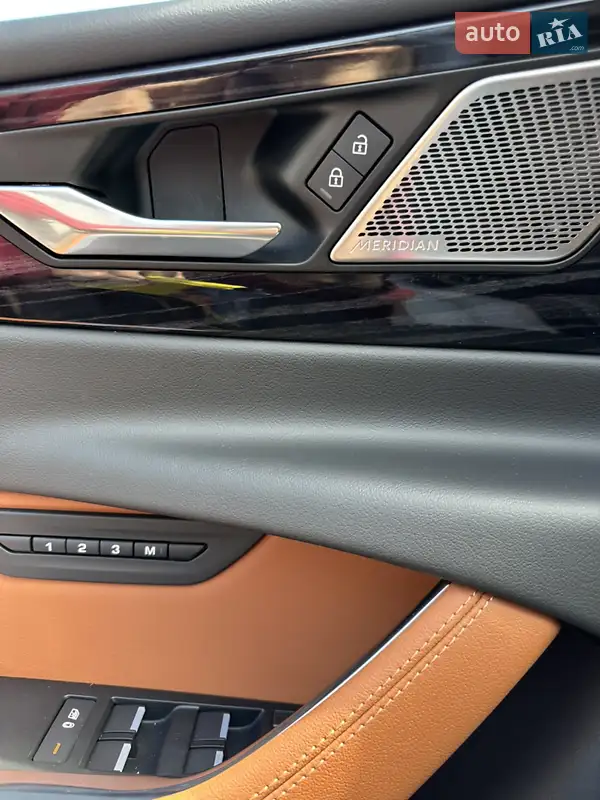 Седан Jaguar XE 2024 в 
