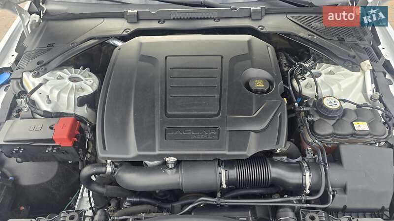 Седан Jaguar XE 2018 в Киеве