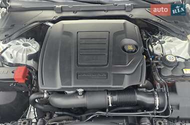 Седан Jaguar XE 2018 в 