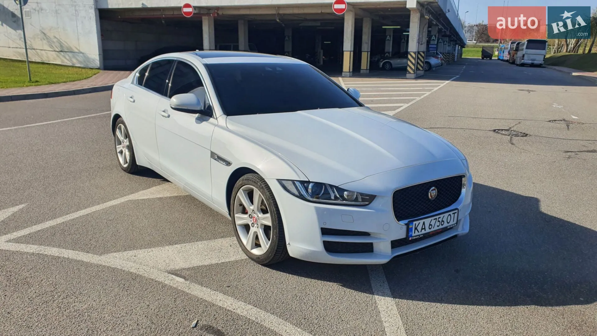 2015 Jaguar XE - мініатюра 2