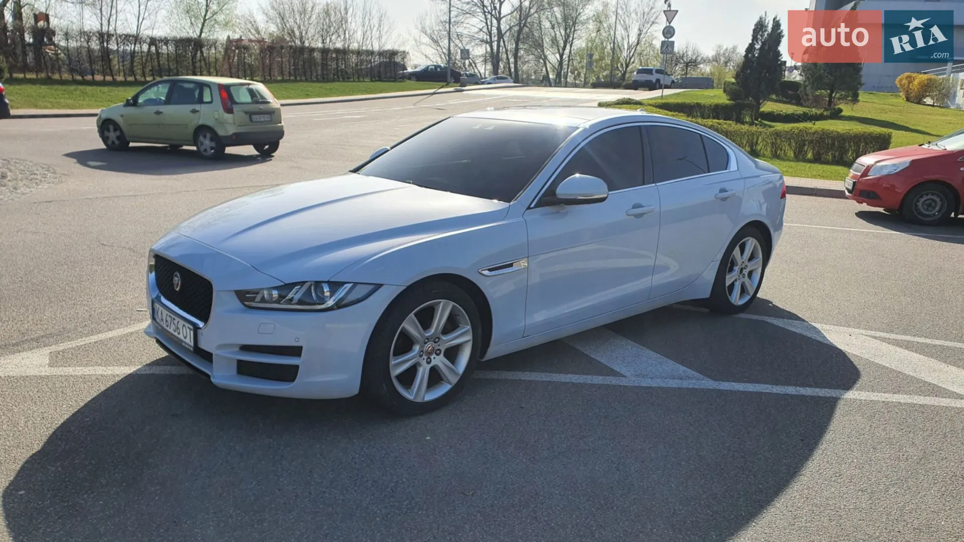 2015 Jaguar XE - мініатюра 4