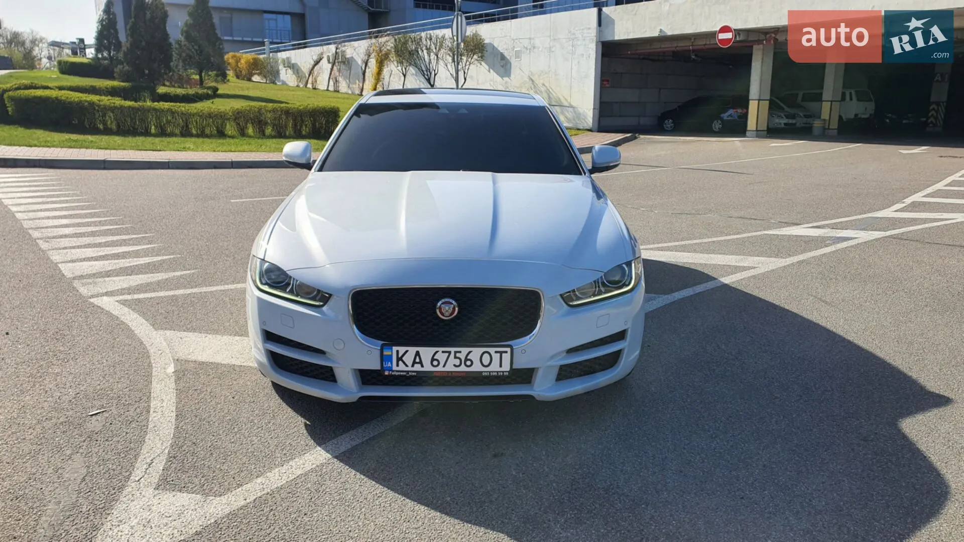 2015 Jaguar XE - мініатюра 3