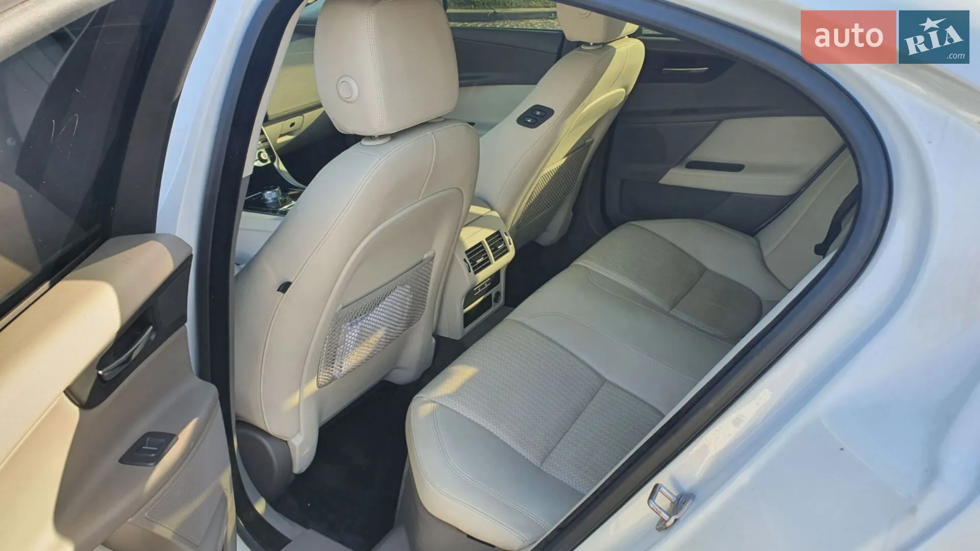 2015 Jaguar XE - мініатюра 12