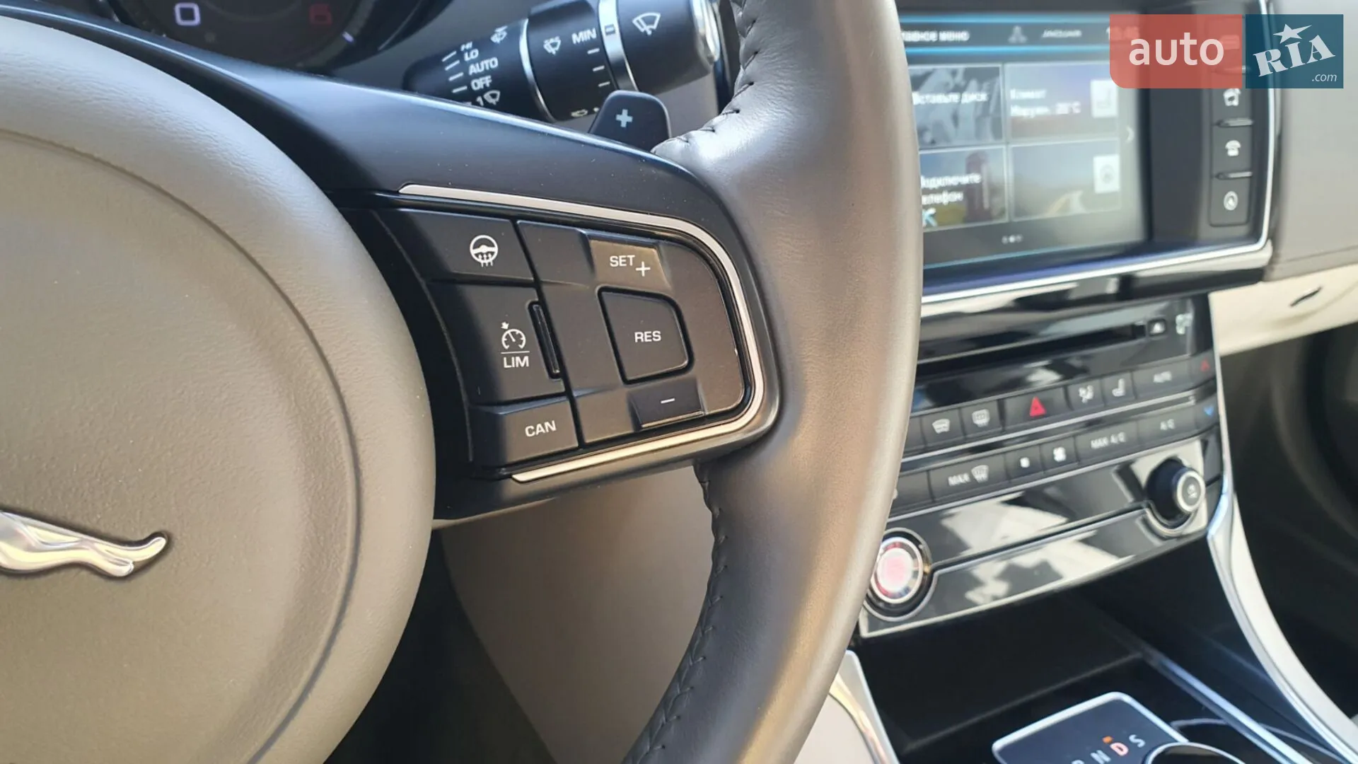 2015 Jaguar XE - мініатюра 24