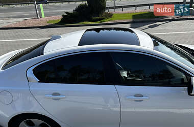 Седан Jaguar XE 2016 в 