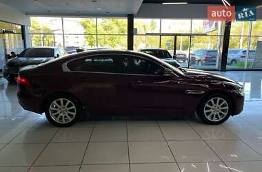 Седан Jaguar XE 2016 в 