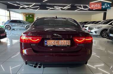 Седан Jaguar XE 2016 в 