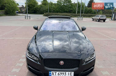 Седан Jaguar XE 2017 в 