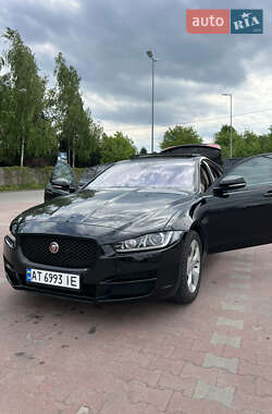 Седан Jaguar XE 2017 в 