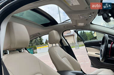 Седан Jaguar XE 2017 в 
