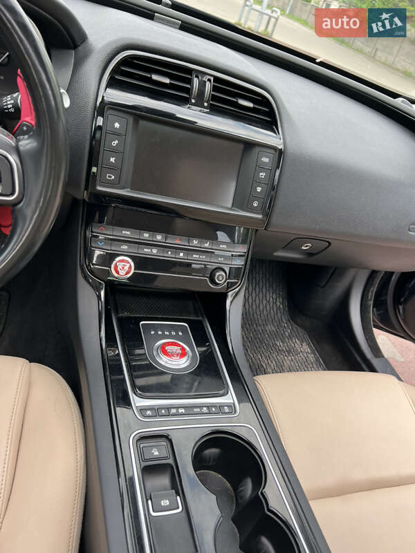 Седан Jaguar XE 2017 в Ивано-Франковске фото 43 Седан Jaguar XE 2017 в Ивано-Франковске