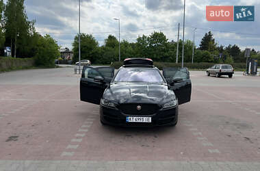 Седан Jaguar XE 2017 в 