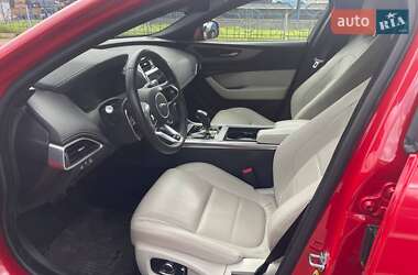 Седан Jaguar XE 2019 в 
