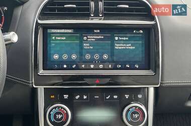 Седан Jaguar XE 2019 в 
