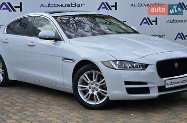 Седан Jaguar XE 2018 в 