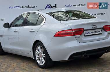 Седан Jaguar XE 2018 в 